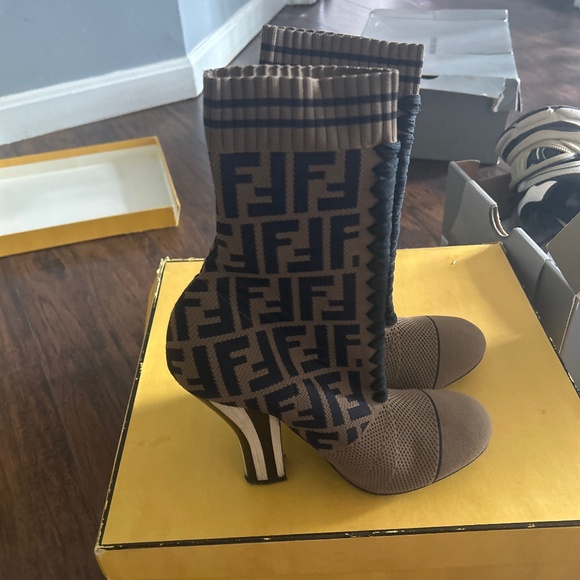 Fendi heels - Picture 1 of 3